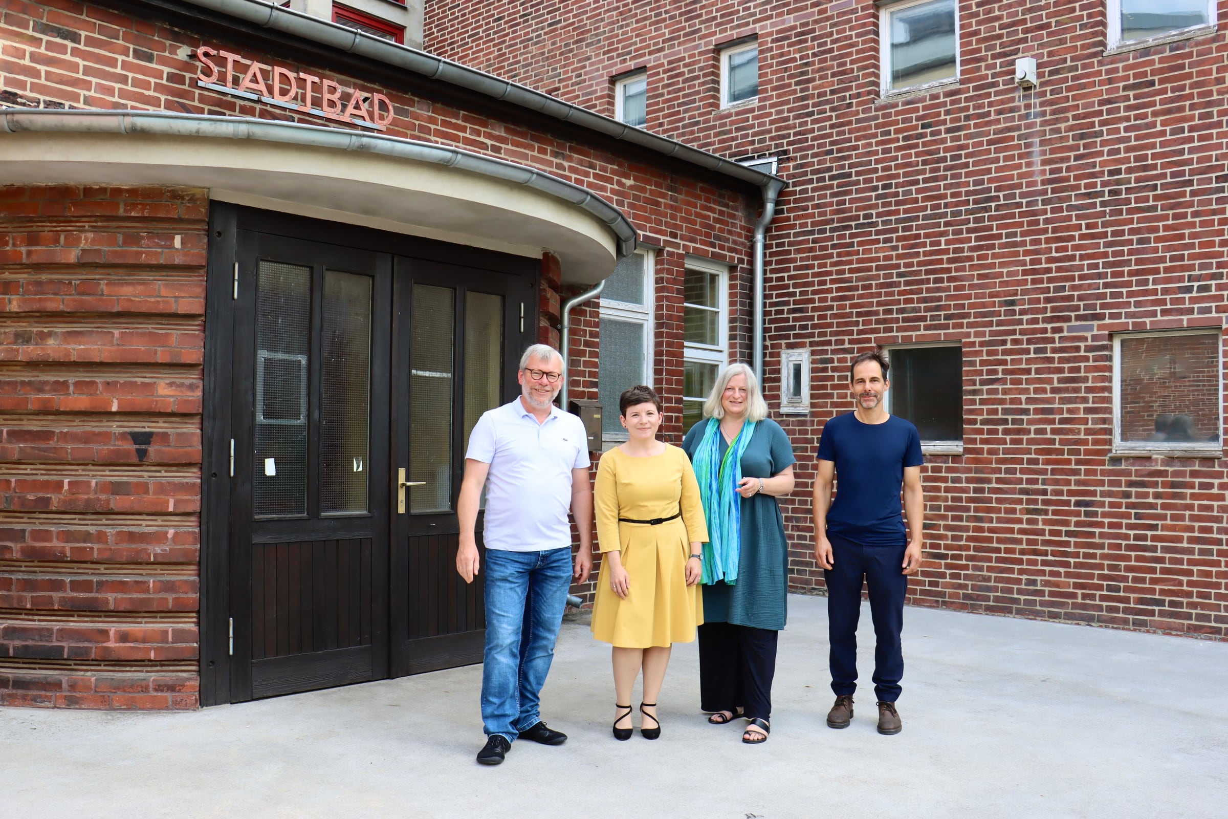 Leer stehende historische Schwimmhalle des Stadtbads Luckenwalde während der Vorbereitung auf eine neue kulturelle Nutzung